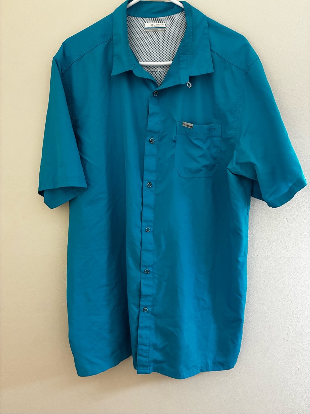 Columbia Men’s Short-Sleeve Teal Button-Down Shirt